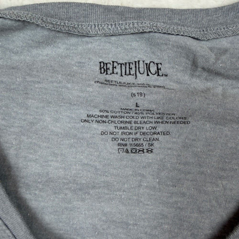 Beetlejuice Sandworm Graphic V-Neck T-Shirt Heather Gray Womens Large Movie Tee - Picture 2 of 2